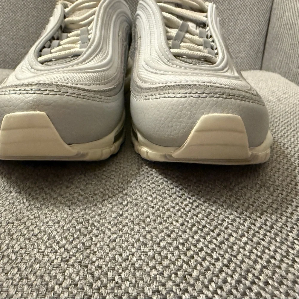 Nike women’s 9/Men’s 7.5 Air Max 97 SE Pure Platinum Wolf Grey Sneakers
